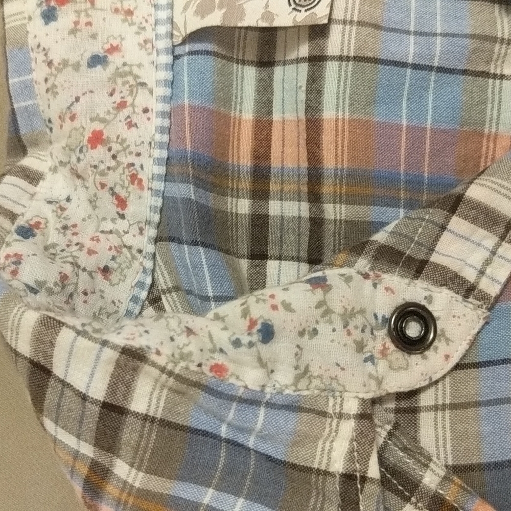Element Button Down - Picture 5 of 6